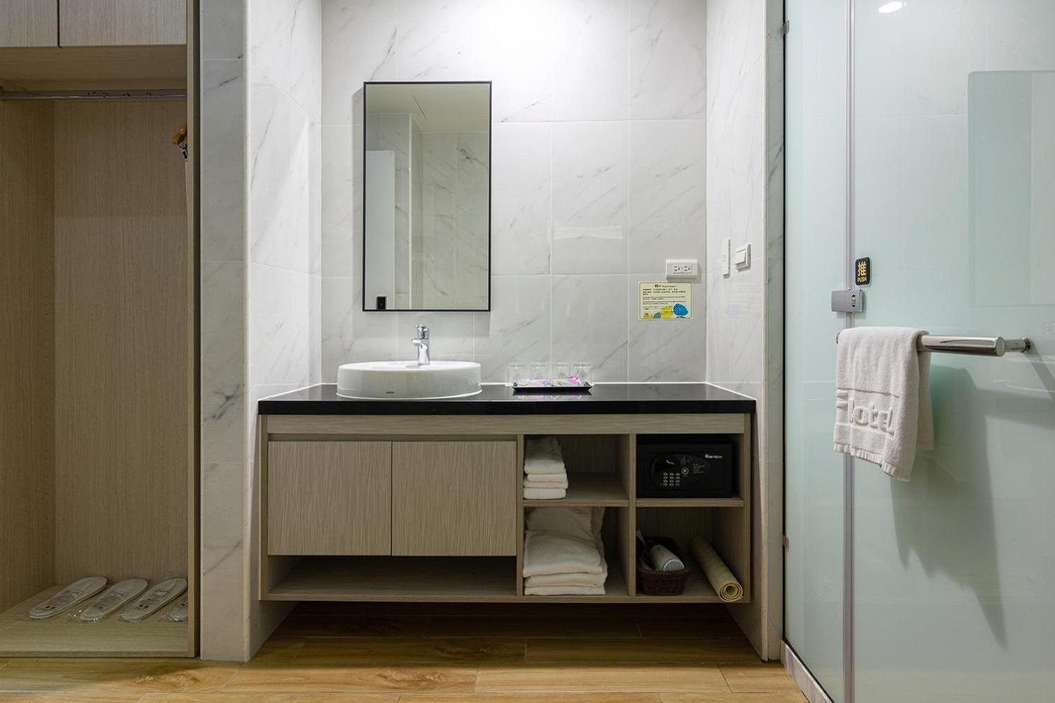 Check Inn New Taipei Luzhou Екстер'єр фото