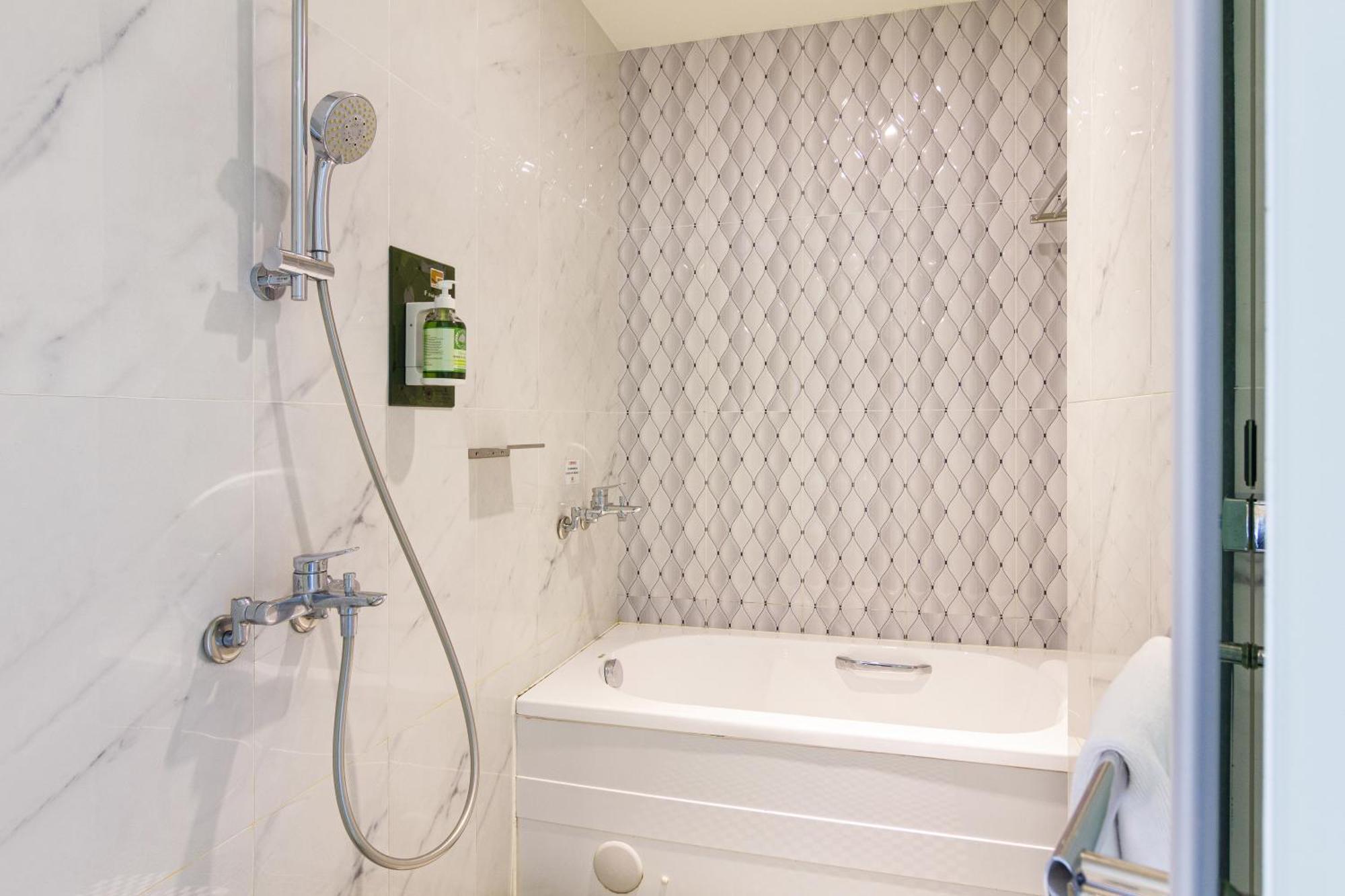 Check Inn New Taipei Luzhou Екстер'єр фото